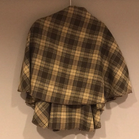 Cape. Like new. - Picture 4 of 6